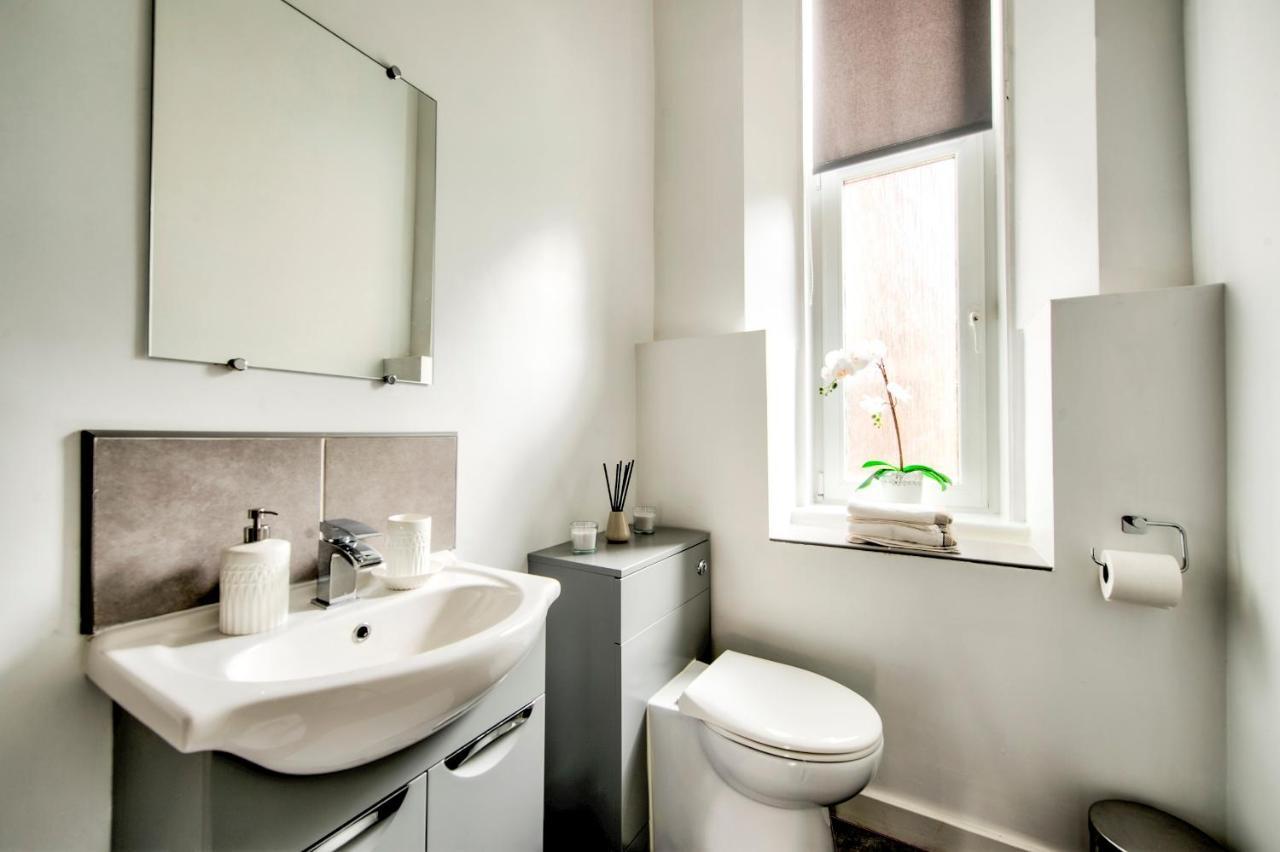 Pass The Keys Stylish 2 Bed In Heart Of West End Lägenhet Glasgow Exteriör bild